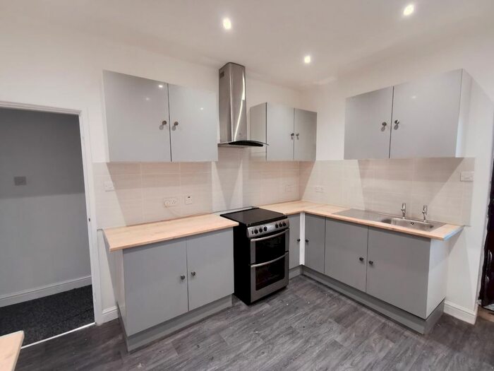 3 Bedroom Flat To Rent In Sheffield Road, Chesterfield, S41