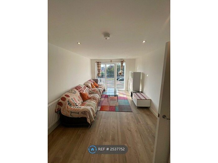 2 Bedroom Flat To Rent In Talbot Road, Stretford, Manchester, M32