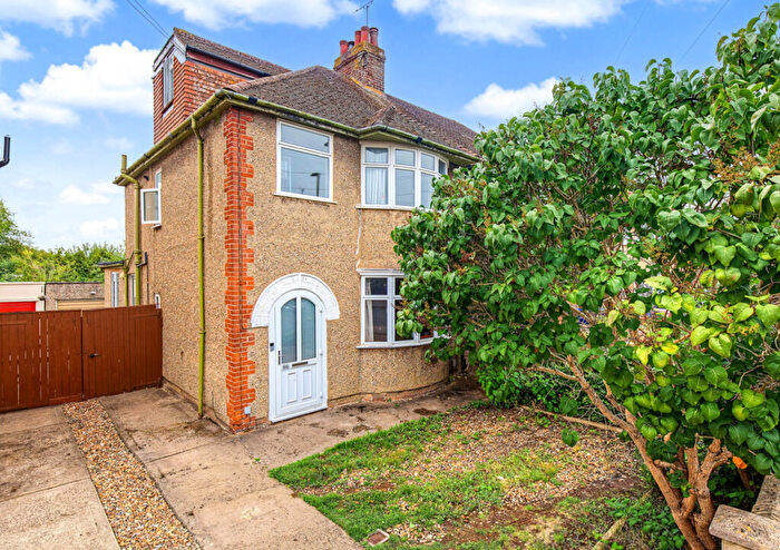 4 Bedroom Semi-Detached House For Sale In Cricket Road, Oxford, OX4