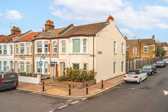 2 Bedroom Flat For Sale In Kellino Street, Tooting, SW17