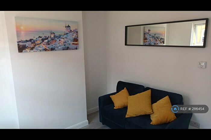 2 Bedroom Terraced House To Rent In Waldeck Street, Reading, RG1