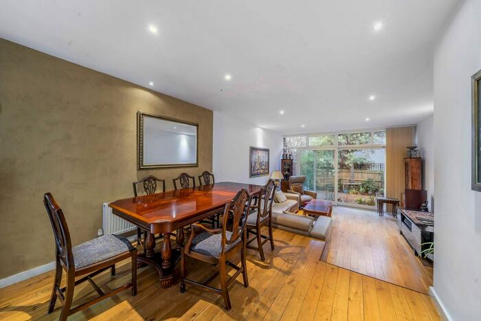 3 Bedroom Property To Rent In Mallard Place, Twickenham, TW1