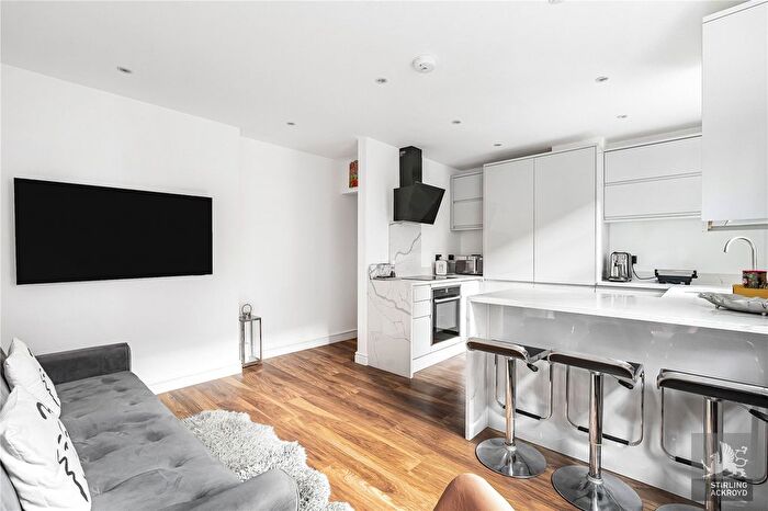 1 Bedroom Flat To Rent In Tavistock Street, London, WC2E