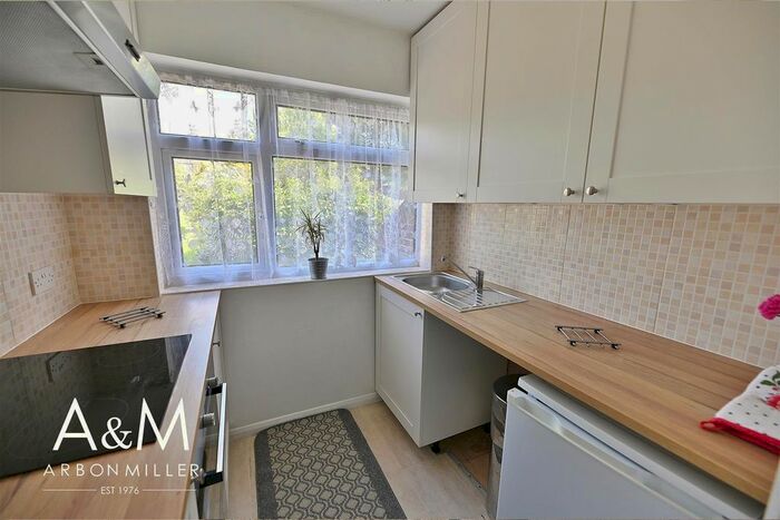 2 Bedroom Maisonette To Rent In Calne Avenue, Ilford, IG5