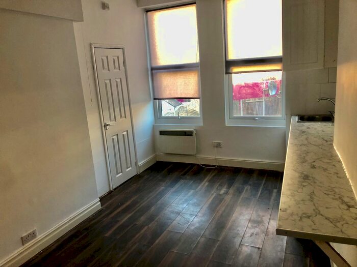 Studio To Rent In Emanuel Avenue, London, W3