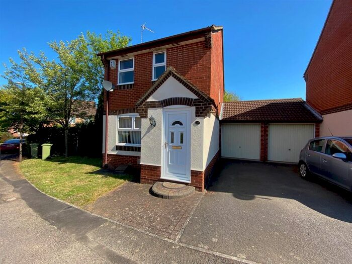 3 Bedroom Detached House To Rent In Grosmont Close, Emerson Valley, Milton Keynes, MK4