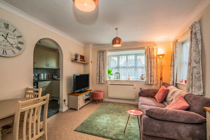 1 Bedroom Property To Rent In Simpson Close, Maidenhead, Berkshire SL6