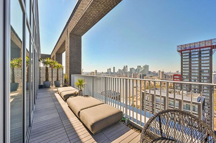 2 Bedroom Penthouse To Rent In Goodluck Hope, Docklands, London, E14