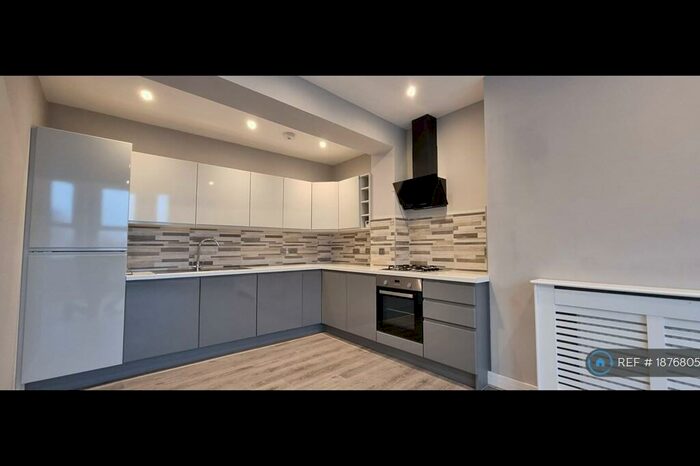 2 Bedroom Flat To Rent In South Parade, Whitley Bay, NE26