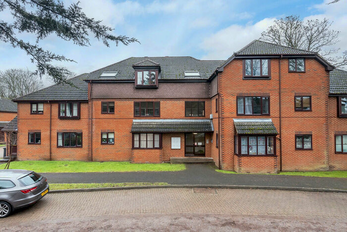 2 Bedroom Apartment To Rent In Limeway Terrace, Dorking, RH4