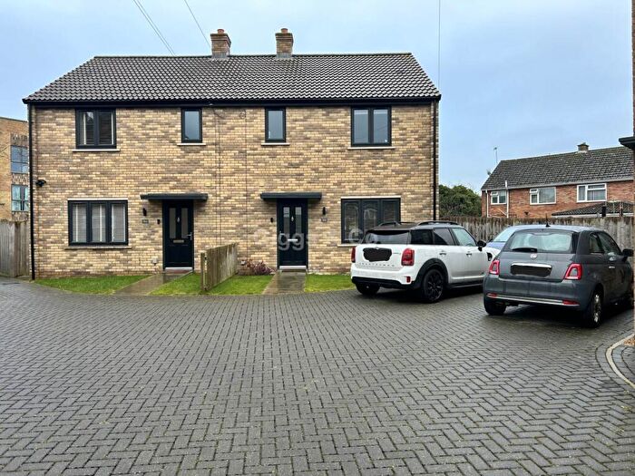 3 Bedroom Semi-Detached House To Rent In Pettit Road, Huntingdon, PE29