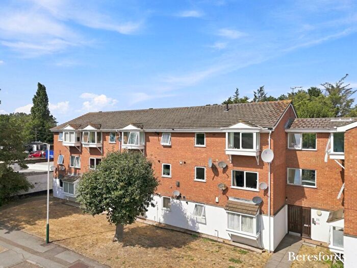 2 Bedroom Apartment For Sale In Braithwaite Avenue, Romford, RM7