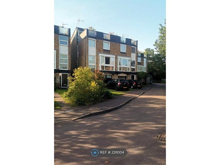 4 Bedroom Semi-Detached House To Rent In Meadow Close, Richmond, TW10