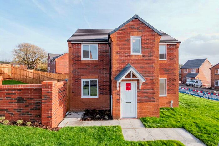 3 Bedroom Detached House To Rent In Spring Mill, Whitworth, OL12
