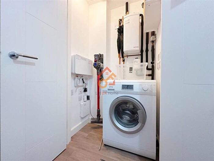 Studio To Rent In Fairbank House, Beaufort Square, London, NW9