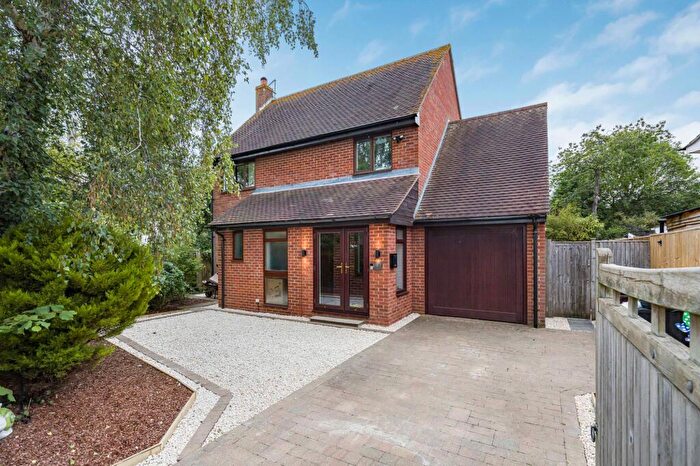 4 Bedroom Detached House For Sale In Springfield Close, Watlington, OX49