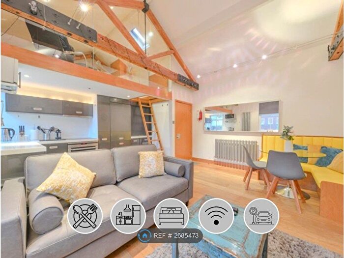 2 Bedroom Flat To Rent In St. Peters Mews, St. Albans, AL1