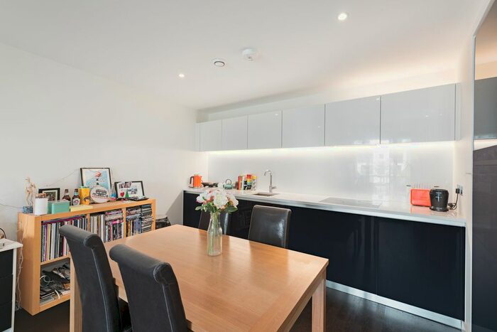 1 Bedroom Flat To Rent In Turner House, Pump House Crescent, Kew Bridge, Brentford, TW8