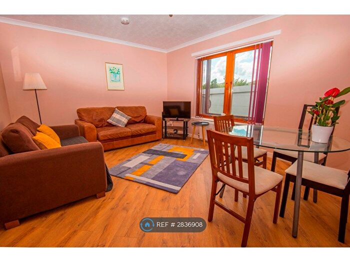 2 Bedroom Flat To Rent In St Clair Place, Edinburgh, EH6