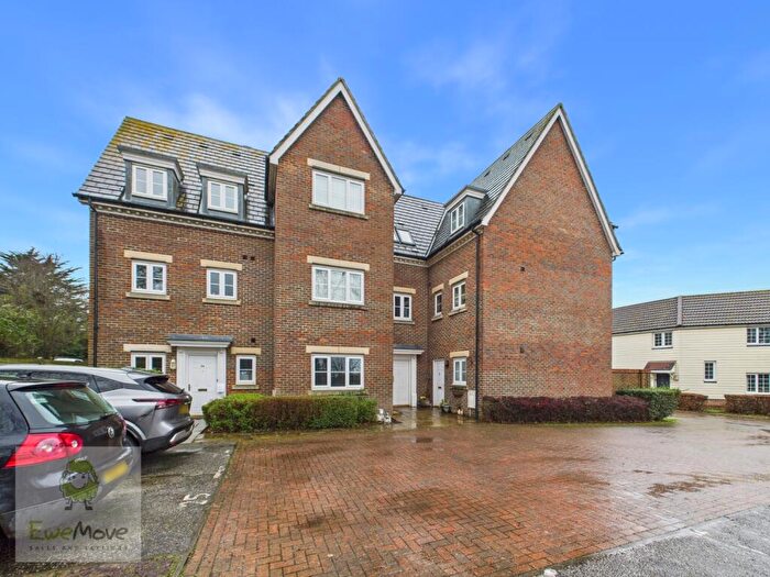 2 Bedroom Maisonette For Sale In Coe's Green, Chattenden, Rochester, ME3