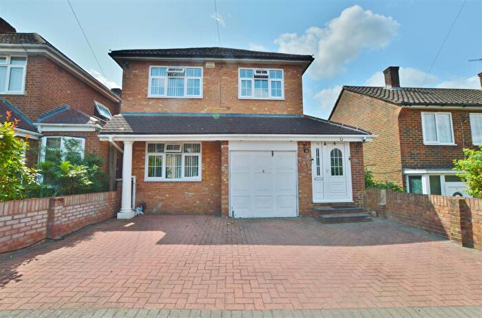 4 Bedroom Detached House For Sale In Southcroft, Slough, SL2