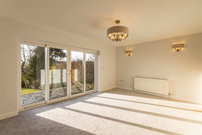 3 Bedroom Detached Bungalow For Sale In Main Road, Wadshelf, Chesterfield, S42