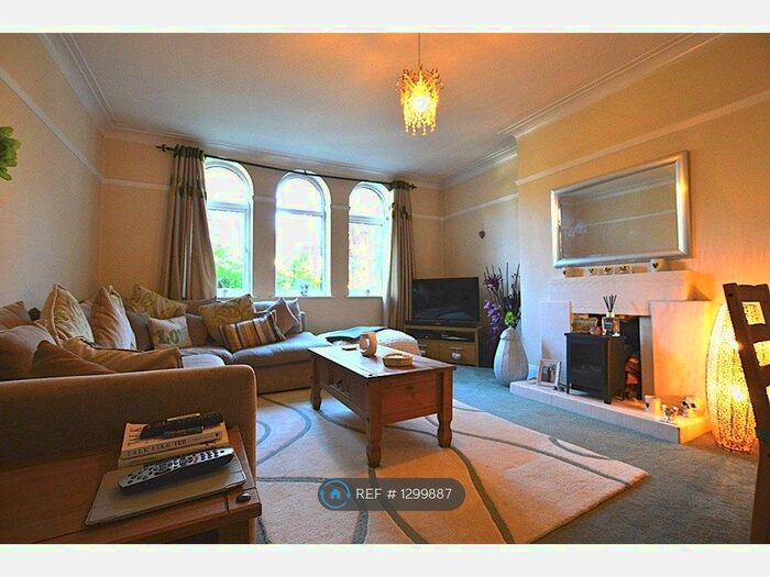 2 Bedroom Flat To Rent In St. Chads View, Leeds LS6