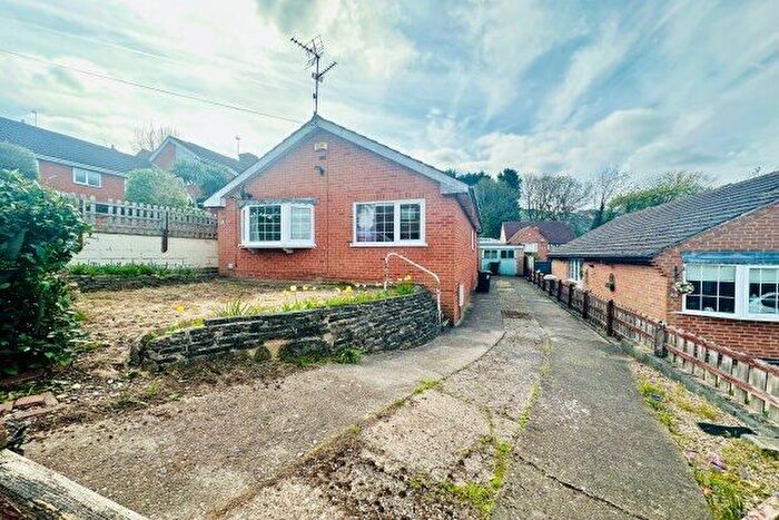 3 Bedroom Bungalow To Rent In Brookwood Crescent, Nottingham, NG4