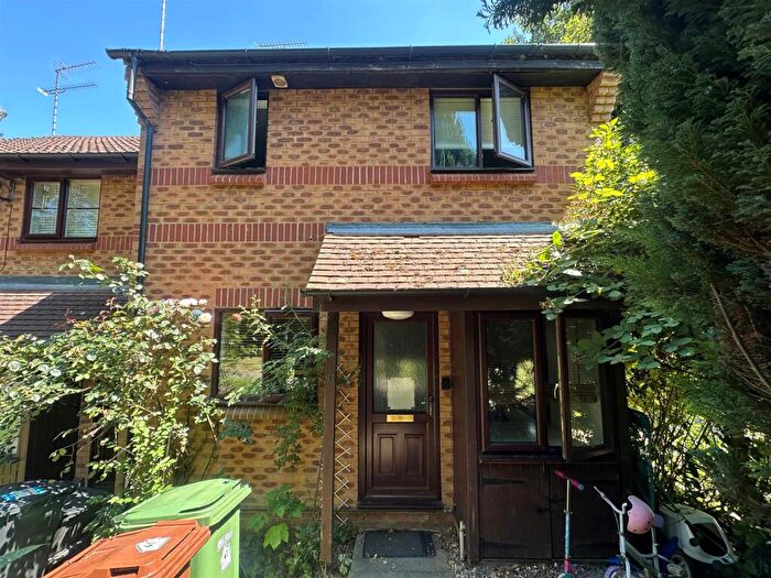 1 Bedroom Terraced House For Sale In Mercers Row, St. Albans, AL1