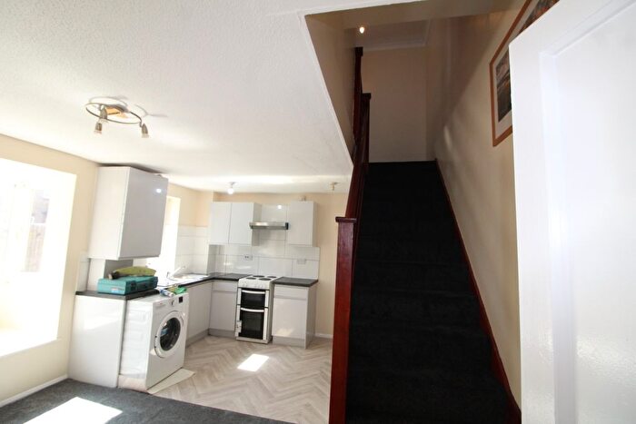 1 Bedroom End Of Terrace House To Rent In Courtland Grove, London, SE28