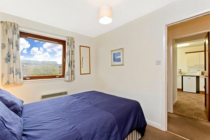 2 Bedroom Flat To Rent In Craighouse Gardens, Edinburgh, EH10