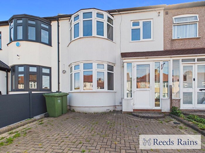 4 Bedroom Detached House To Rent In Seymer Road, Romford, RM1