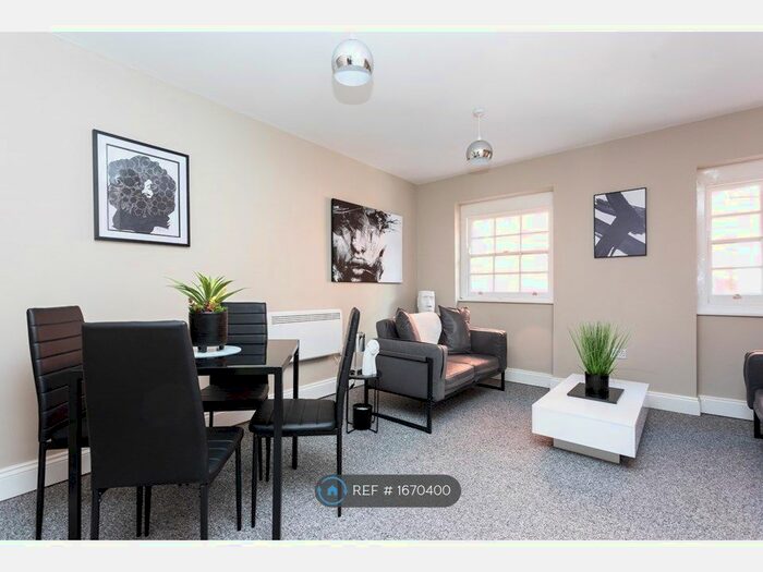 2 Bedroom Flat To Rent In Newport Court, London, WC2H