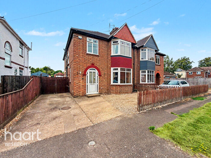 4 Bedroom Detached House For Sale In Sandringham Avenue, Wisbech, PE13