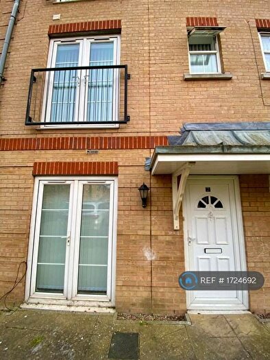 2 Bedroom Flat To Rent In Saunders Close, Ilford, IG1