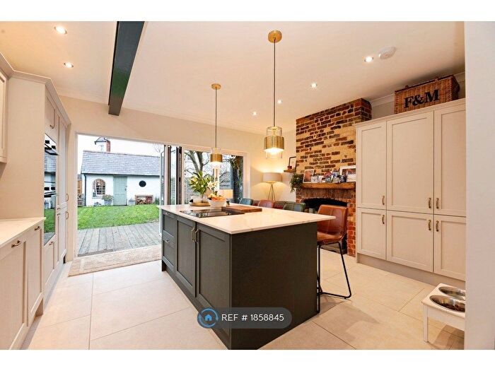 4 Bedroom Detached House To Rent In Holstein Avenue, Weybridge, KT13