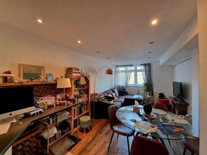 1 Bedroom Flat To Rent In Mayes Road, Wood Green, London, N22