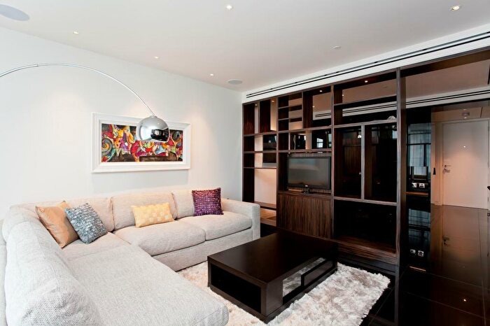 Flat To Rent In Moor Lane London, EC2Y