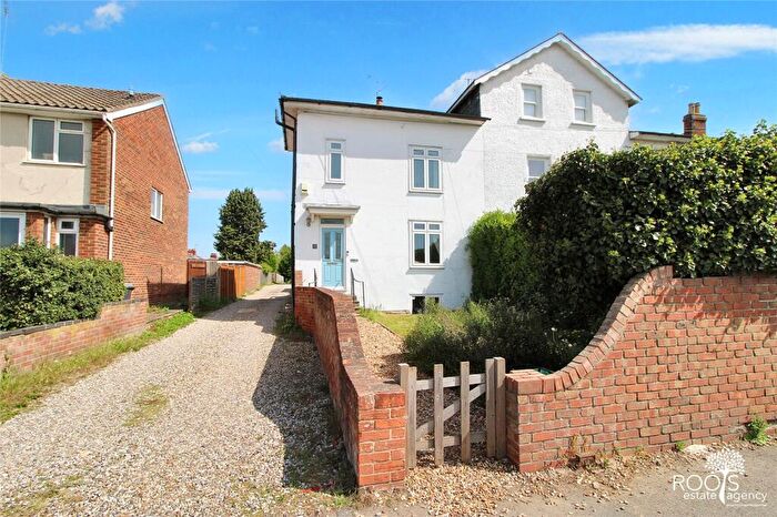 3 Bedroom End Of Terrace House For Sale In London Road, Newbury, Berkshire, RG14
