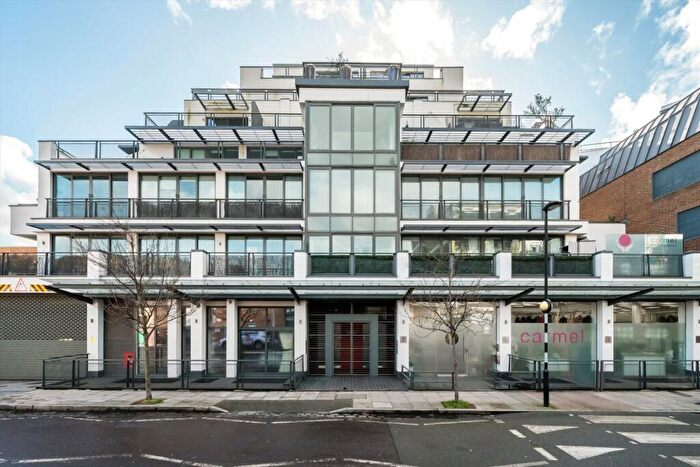 4 Bedroom Flat To Rent In Holmes Road, Kentish Town, NW5