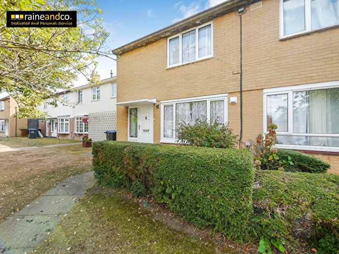 5 Bedroom Terraced House For Sale In Spring Glen, Hatfield, AL10