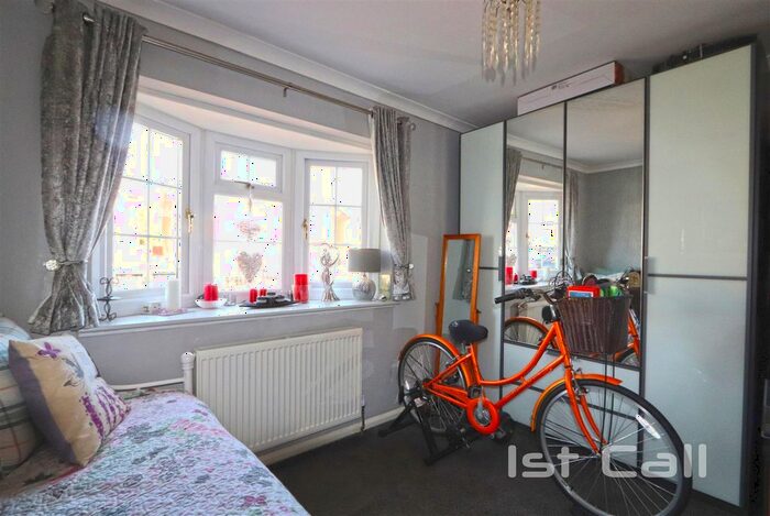2 Bedroom Detached Bungalow For Sale In Goldsworthy Drive, Great Wakering, Southend-On-Sea, SS3