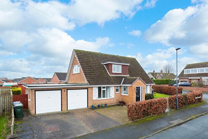 4 Bedroom Detached House For Sale In Golf Links Avenue, Tadcaster, LS24