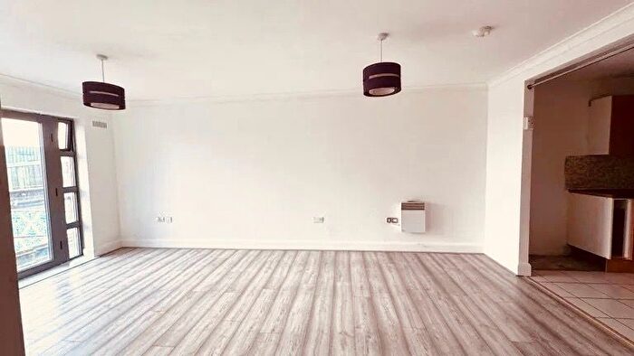 2 Bedroom Flat To Rent In Clements Road, Ilford, IG1