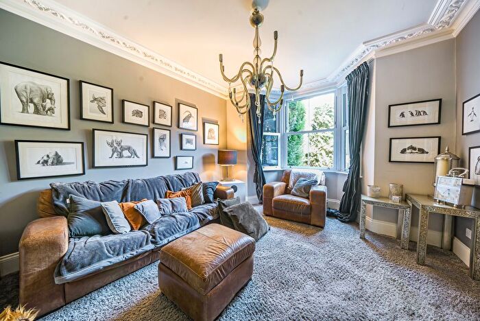 5 Bedroom Detached House For Sale In Brighton Road, Addlestone, Surrey, KT15