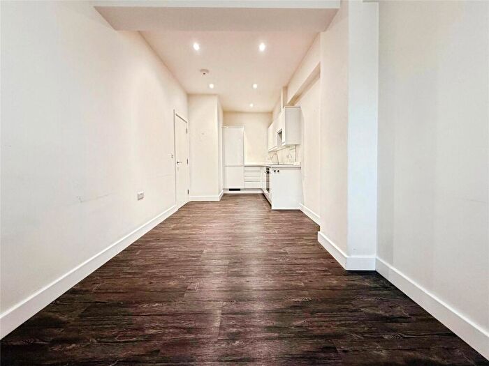 1 Bedroom Apartment For Sale In The Causeway, Goring-by-Sea, Worthing, BN12
