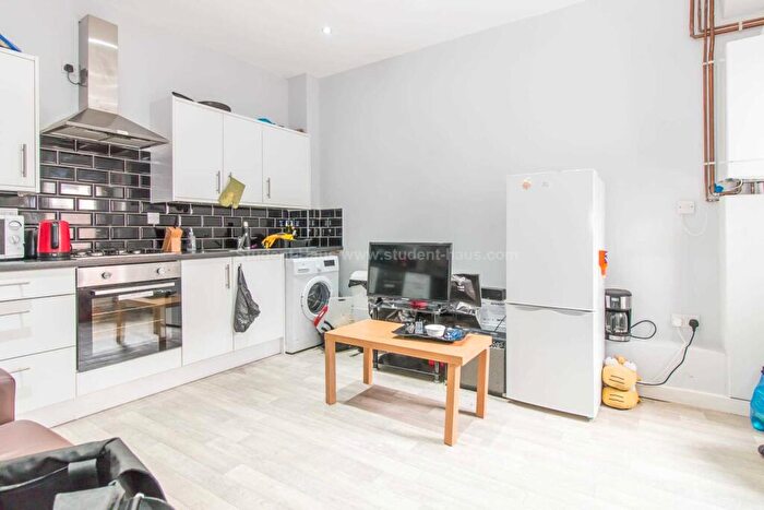 4 Bedroom House To Rent In Milnthorpe Street, Salford, M6