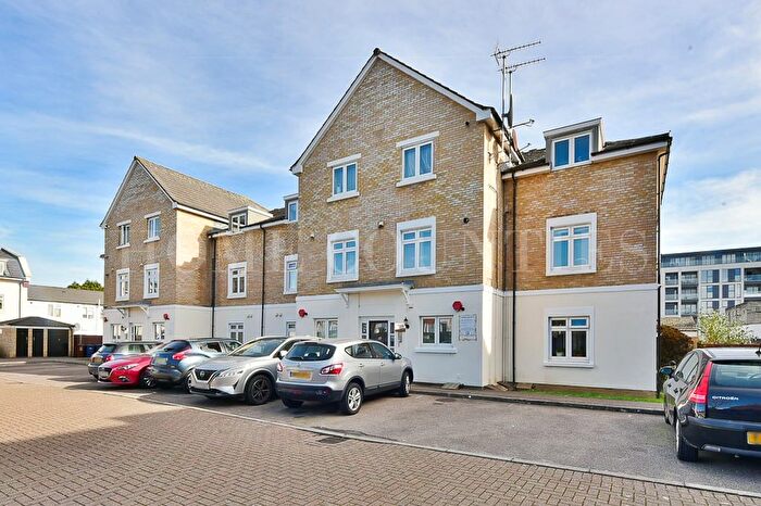 2 Bedroom Flat For Sale In Brownlow Close, Barnet, EN4