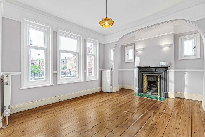 5 Bedroom Semi-Detached House To Rent In Barcombe Avenue, Streatham Hill, SW2