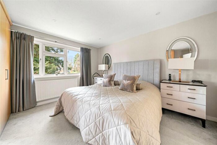 4 Bedroom Detached House For Sale In Netherby Park, Weybridge, Surrey, KT13